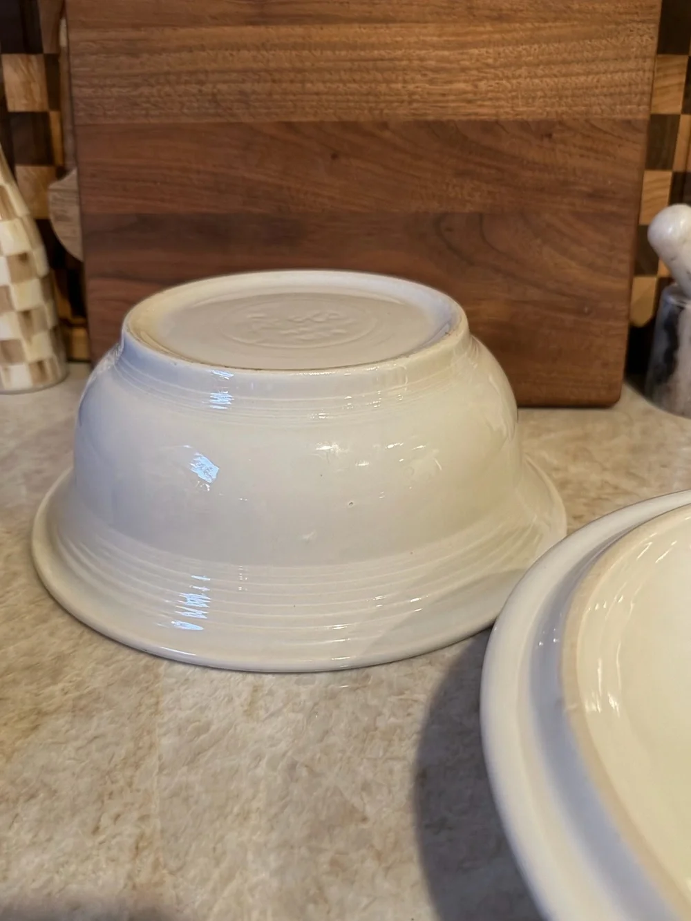 Vintage Fiesta white 2 qt round covered casserole dish
